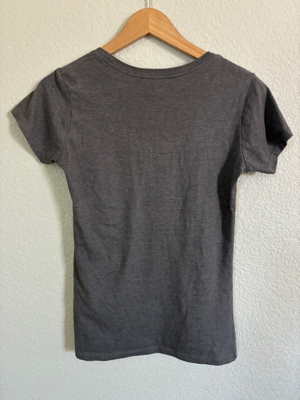Burton v-neck t-shirt - Picture 2 of 3